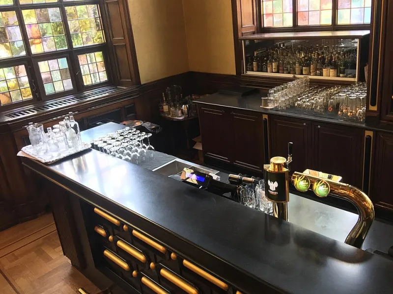 Why Bars Are Ripping Out Their Draft Systems Mid-Season — And Whether It's Actually Worth It